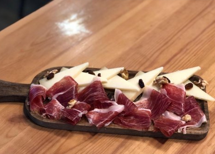 7 Tabla de Quesos Canarios y Jamon Serrano